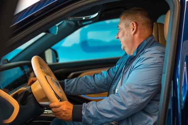 В Беларуси продали уже 100 дорогих китайских электрокаров Voyah. Кто их покупает?