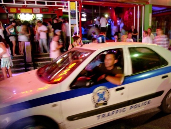 Власти на популярном европейском курорте в шоке. Бары повторно продают туристам не допитые гостями коктейли