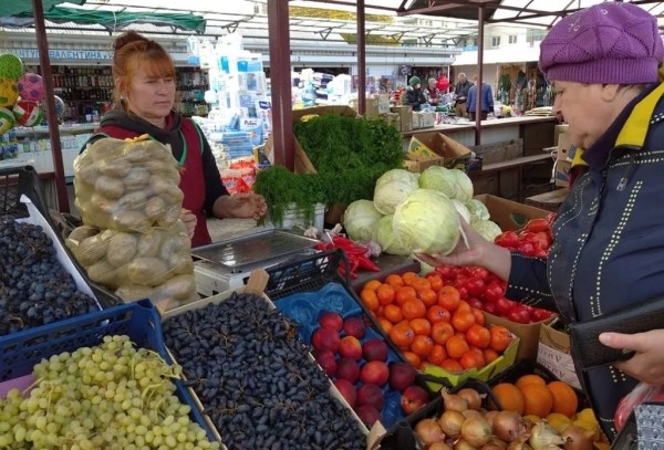 Почем яблоки-груши на рынке и в магазинах Бреста