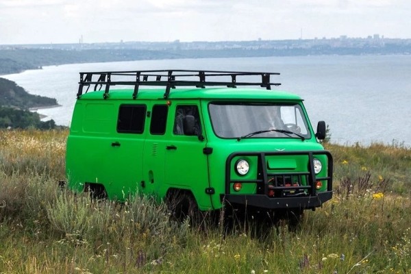 УАЗ запустил в производство юбилейную версию «буханки» УАЗ запустил в производство юбилейную версию «буханки»