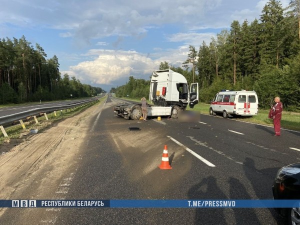 В Беларуси по вине водителя грузовика погибла его 4-летняя дочь — его ждет суд В Беларуси по вине водителя грузовика погибла его 4-летняя дочь — его ждет суд
