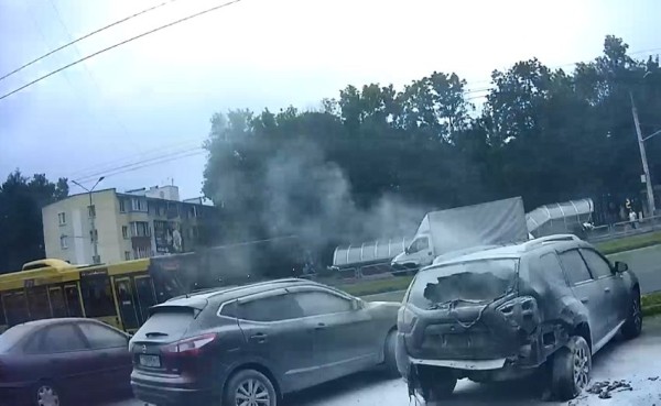 Пенсионерка в Гомеле подожгла два автомобиля по указанию мошенников