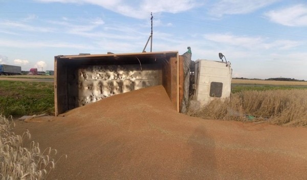 Грузовик столкнулся с легковушкой под Мстиславлем, погибли супруги. Появилось видео жуткого ДТП Грузовик столкнулся с легковушкой под Мстиславлем, погибли супруги. Появилось видео жуткого ДТП