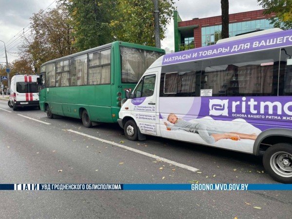 В Гродно столкнулись два троллейбуса, маршрутка и автобус. Есть видео В Гродно столкнулись два троллейбуса, маршрутка и автобус. Есть видео
