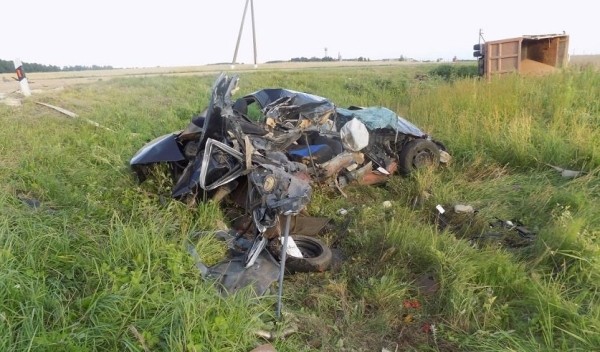 Грузовик столкнулся с легковушкой под Мстиславлем, погибли супруги. Появилось видео жуткого ДТП Грузовик столкнулся с легковушкой под Мстиславлем, погибли супруги. Появилось видео жуткого ДТП
