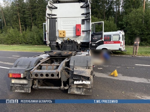 В Беларуси по вине водителя грузовика погибла его 4-летняя дочь — его ждет суд В Беларуси по вине водителя грузовика погибла его 4-летняя дочь — его ждет суд