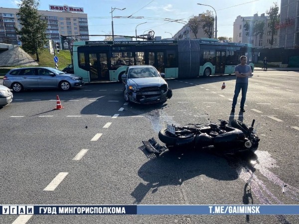 Мотоциклист записал видео ДТП со своим участием в Минске Мотоциклист записал видео ДТП со своим участием в Минске