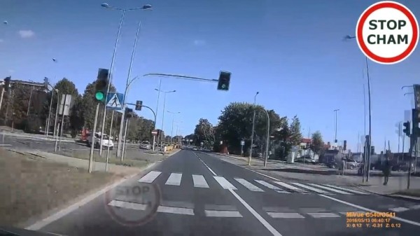 В Белостоке обсуждают лихой маневр водителя из Беларуси