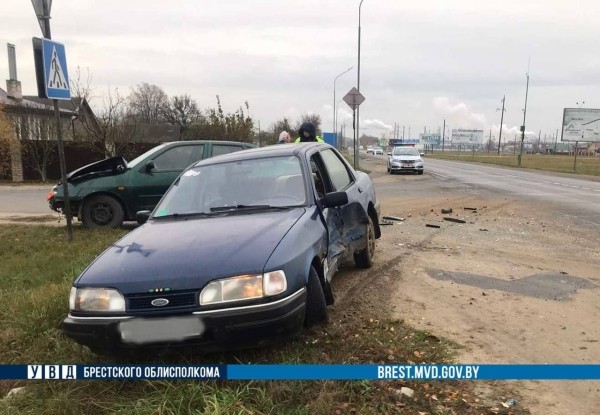 Возле Березы столкнулись легковушки. Кто виноват?
