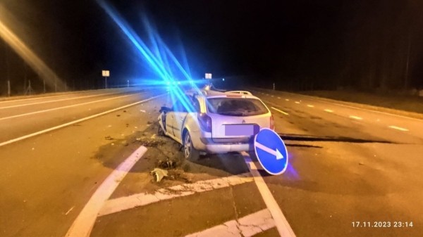 Под Слуцком отбойник насквозь прошил легковушку