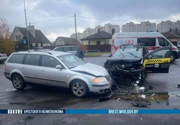 ДТП с участием такси в Барановичах. Кто виноват?