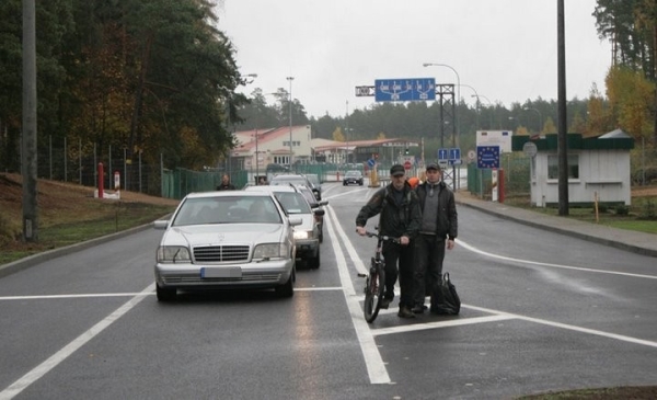 Лимиты на границе в 1000 евро действуют еще 10 дней. А потом новшества могут быть и для посылок Лимиты на границе в 1000 евро действуют еще 10 дней. А потом новшества могут быть и для посылок