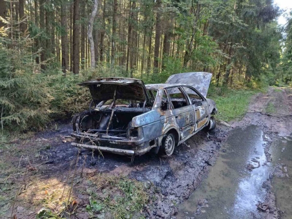 Угнанный Passat нашли сгоревшим в лесу в Витебской области
