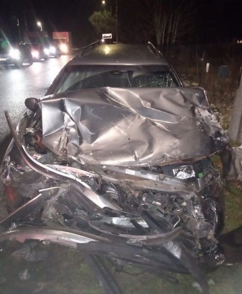 В Польше белорус на Peugeot столкнулся с автобусом В Польше белорус на Peugeot столкнулся с автобусом