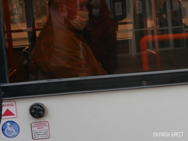 «Закройте, мне дует». На что имеет право пассажир в поезде и автобусе?