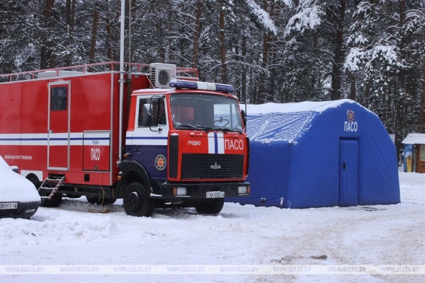 Мобильный пункт обогрева для стоящих в очереди дальнобойщиков установили в пункте пропуска «Привалка»
